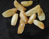 A picture of step 2 of Dahi masaledaar aloo.