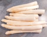 Une image de l'étape 1 de Fricassée d'asperges au jambon cru et parmesan.