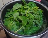 Foto langkah ke 2 dari resep Sayur Bayam Bakso Daging Bening.
