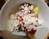 A picture of step 2 of Avo spicy salsa.