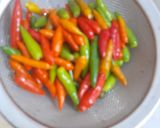 Foto langkah ke 2 dari resep Acar Cabe Rawit by Jesslyn Orlane.