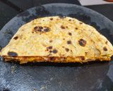 A picture of step 5 of Masla roti sandwich.