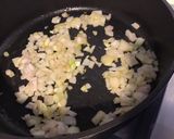 Une image de l'étape 2 de Petits paniers de poivrons farcis aux navets jaunes tomates parmesan et saucisses américaines.