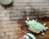 Foto del paso 1 de la receta: Ensaimada de repollo y pasas