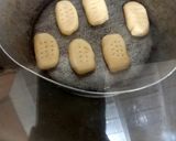 A picture of step 5 of Custard flavour biscuits.