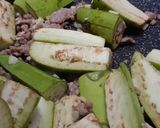 Foto langkah ke 2 dari resep Terong tumis daging.