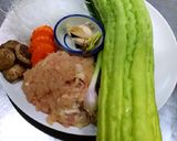 รูปขั้นตอนการทำที่ 2 ของ แกงจืดมะระยัดไส้ไก่สับ