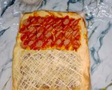 Foto langkah ke 8 dari resep Pizza Merah Putih.