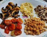 Foto del paso 6 de la receta: Garbanzos, cherry, hongos, zucchini, etc (picada saludable)