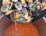 Foto del paso 6 de la receta: Alubias blancas con almejas y langostinos