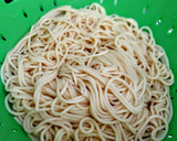 Foto del paso 1 de la receta: Espaguetis🍝 Carbonara🥓Con Uvas Pasas...!