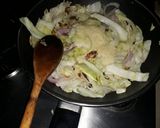 Foto del paso 3 de la receta: Coll salteada con cebolla y salsa ali oli