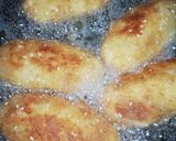 A picture of step 5 of Chicken Cheese Fried Bread Roll.