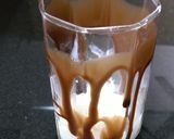 A picture of step 4 of Coffee Ice Cream shake.