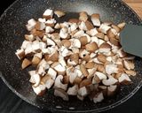 Foto del paso 2 de la receta: Emperador con salsa de setas y jamón