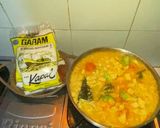 Foto langkah ke 5 dari resep Oseng Ayam Bumbu Pepes.