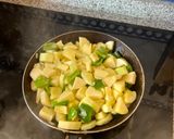 Foto del paso 2 de la receta: Macarrones con manzana y calabacín