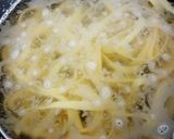 Foto del paso 1 de la receta: Cintas de pasta fresca con langostinos y almejas