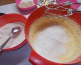 Cseresznyés kocka mandulamorzsával recept fázis 3 fotója