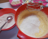 Cseresznyés kocka mandulamorzsával recept fázis 3 fotója