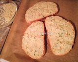 A legfinomabb sajtos - vajas fokhagymakrém  melegszendvicsre - szendvicsre recept fázis 3 fotója