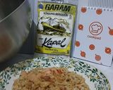 Foto langkah ke 4 dari resep Nasi Goreng Sosis Telur.