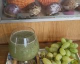 A picture of step 3 of Grapes smoothie.