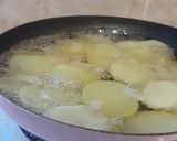 A picture of step 3 of Fried Potato Circles.