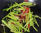 Foto langkah ke 2 dari resep Tumis Kangkung.