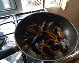 Foto del paso 4 de la receta: Mejillones picantes al cilantro