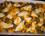Foto del paso 5 de la receta: 🧡🤤Pastel de carne, puré mixto de papa y calabaza, corazón de queso cremoso, cheddar y toque de 🌿