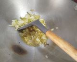 Foto langkah ke 2 dari resep Ayam Cincang Kecap.