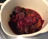 Une image de l'étape 1 de Compote de prunes d ente et pêches de vigne à la vanille.