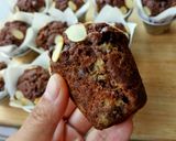 Foto langkah ke 7 dari resep Double Chocolate Banana Muffins.