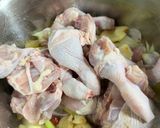 Gambar langkah 2 resipi Tomyam ayam.