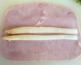 Foto del paso 2 de la receta: Rollitos de espárragos con jamón y salsa de queso