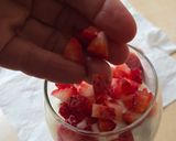 Foto del paso 2 de la receta: Copa de yogur natural de búfala con frutillas y mucho más 🍓estilo "parfait" en versión saludable 🍓