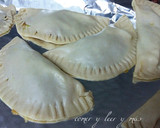 Foto del paso 6 de la receta: Empanadillas de cebolla caramelizada, bacalao y anchoas