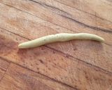 Foto del passaggio 6 della ricetta Trofie di farro ai due pesti,burrata e basilico fritto