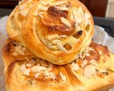 Foto langkah ke 4 dari resep Almond cream and raisin sweet bead.