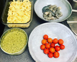 Foto del paso 2 de la receta: Tallarines al pesto de almendras y anacardos con cherry y langostinos 🦐