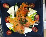 Foto del paso 3 de la receta: Ensalada de salmón y queso fresco