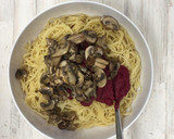 Foto del paso 3 de la receta: Espaguetis con pesto de remolacha