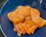 Foto del paso 2 de la receta: Salteado de verduras con sashimi de salmón marinado