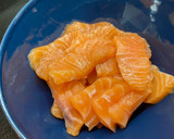 Foto del paso 2 de la receta: Salteado de verduras con sashimi de salmón marinado