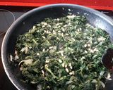 Foto del paso 2 de la receta: Empanada de espinacas y salmón o Coca Tapada de Verdura