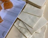 Foto del paso 1 de la receta: Triangulitos con dulce de membrillo 🧉