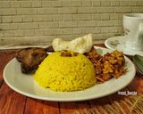 Foto langkah ke 5 dari resep 514. Nasi Kuning Magicom Simpel Dengan Bumbu Racik Ayam Goreng.