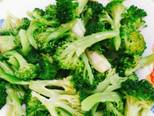 Ghẹ chiên sauce xì dầu salad bông cải xanh (cá lóc phủ bột chiên bước làm 1 hình