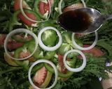 Foto langkah ke 4 dari resep Honey Garlic Salmon with Balsamic Salad.
